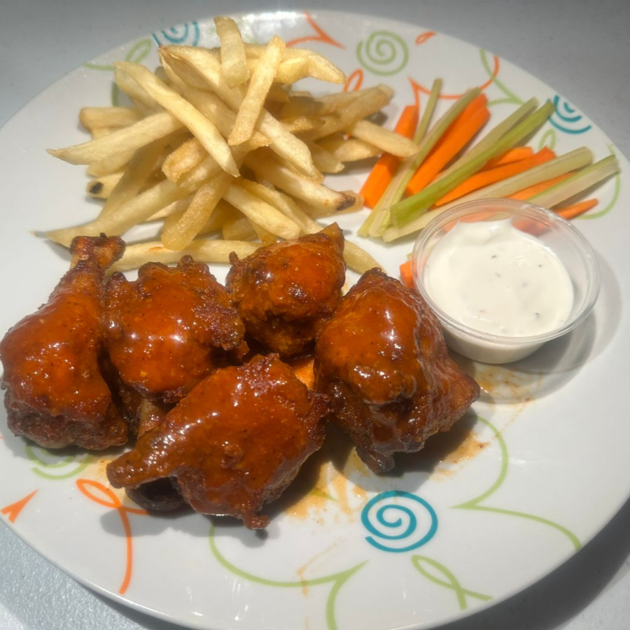 Alitas y Papas Fritas