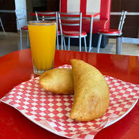 Empanada + Refresco Natural