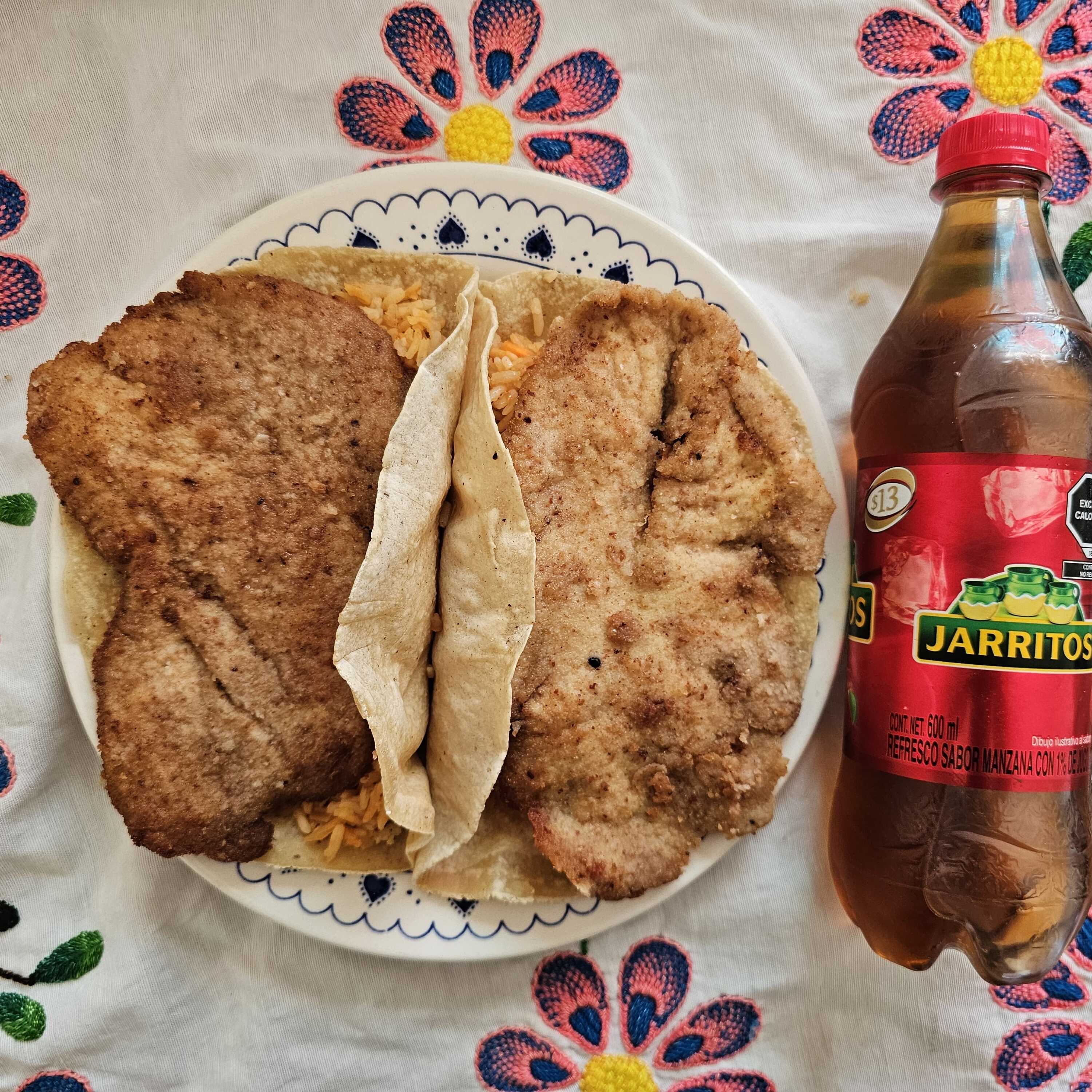 Taco Acorazado Milanesa Pollo Empanizada con Bebid