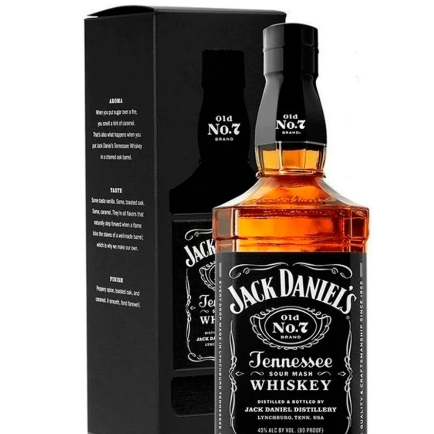 Dose de Jack Daniels tradicional com energético Red bull e gelo de coco