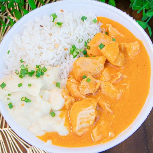 strogonoff de frango com pure de batata da casa