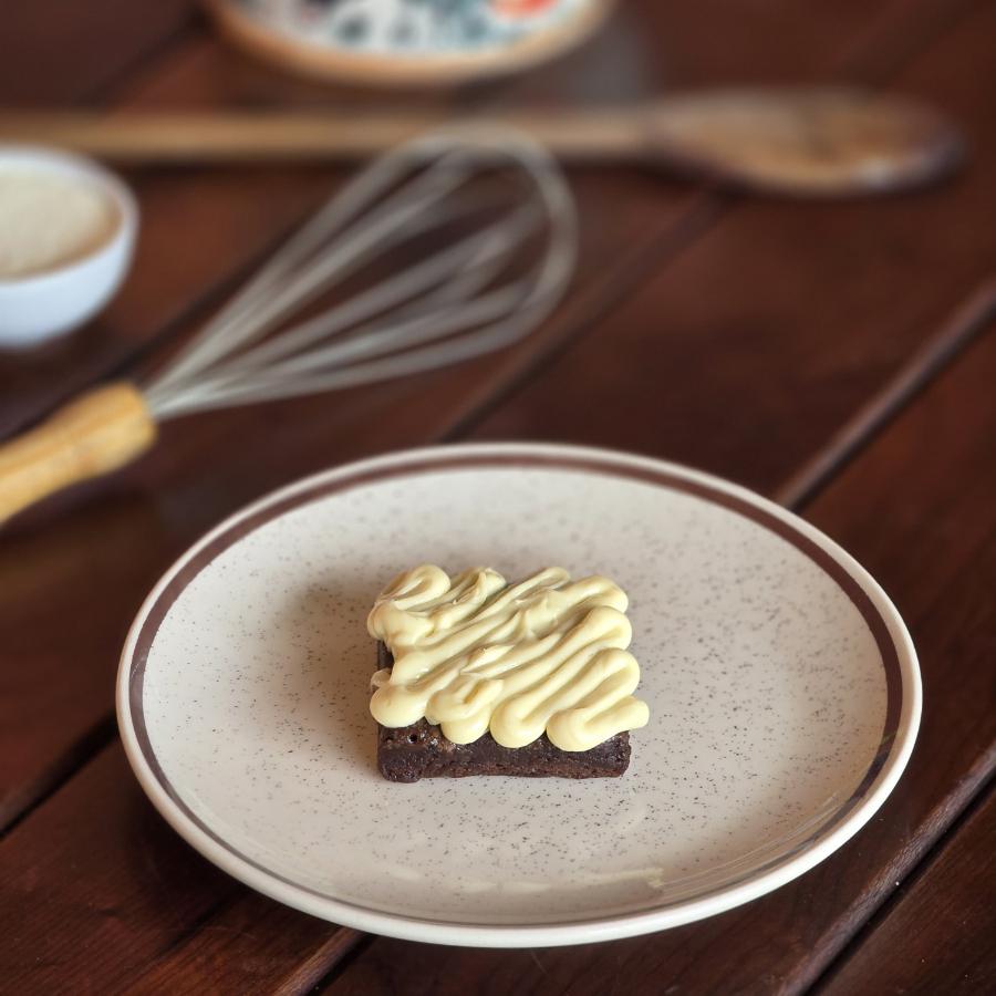 O contraste perfeito existe: a intensidade do nosso brownie de chocolate com a suavidade e o sabor inconfundível do Ninho.