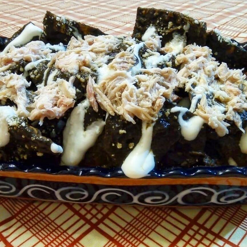 Chilaquiles de Mole con Pollo