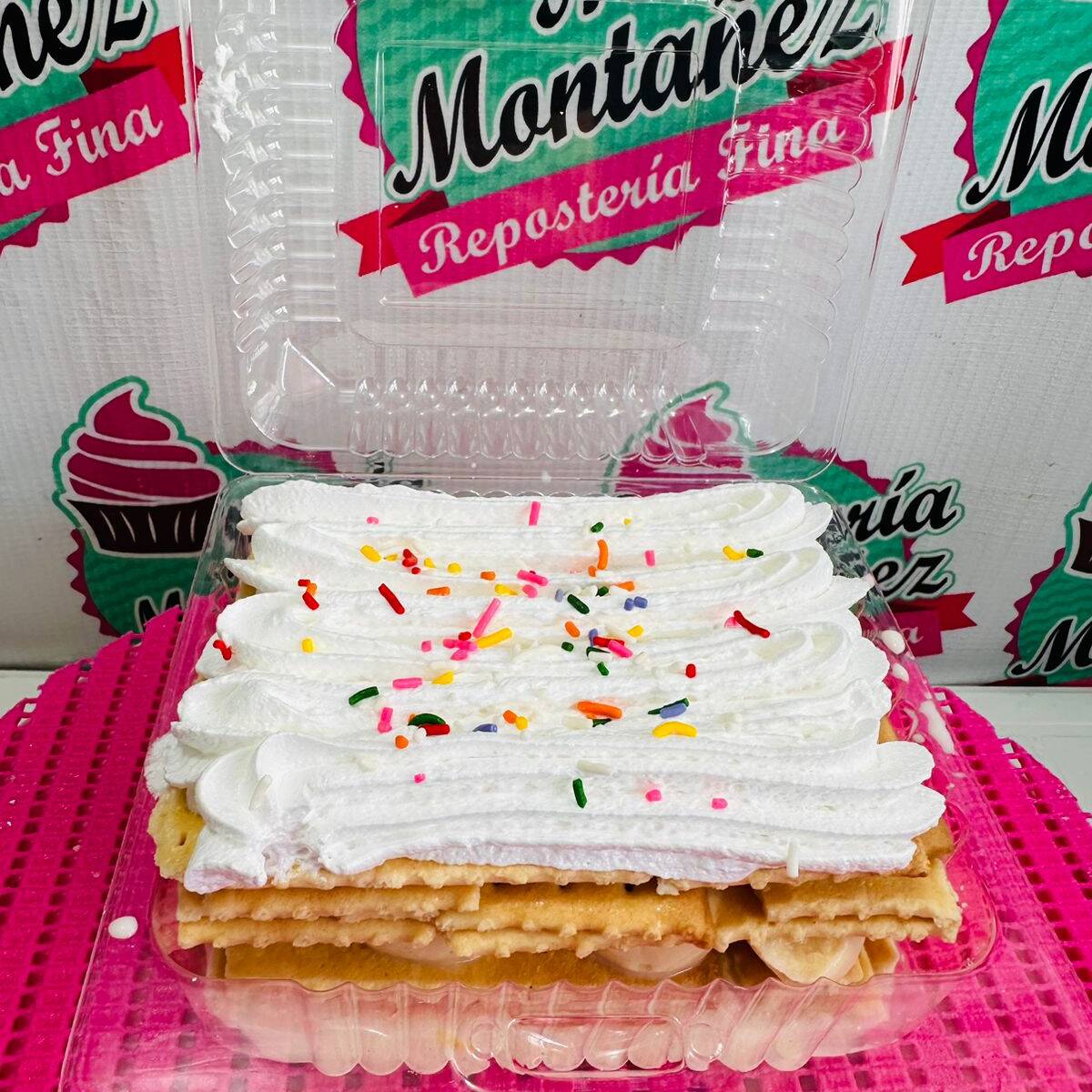 Pastel de galletas aviones, relleno de crema paste
