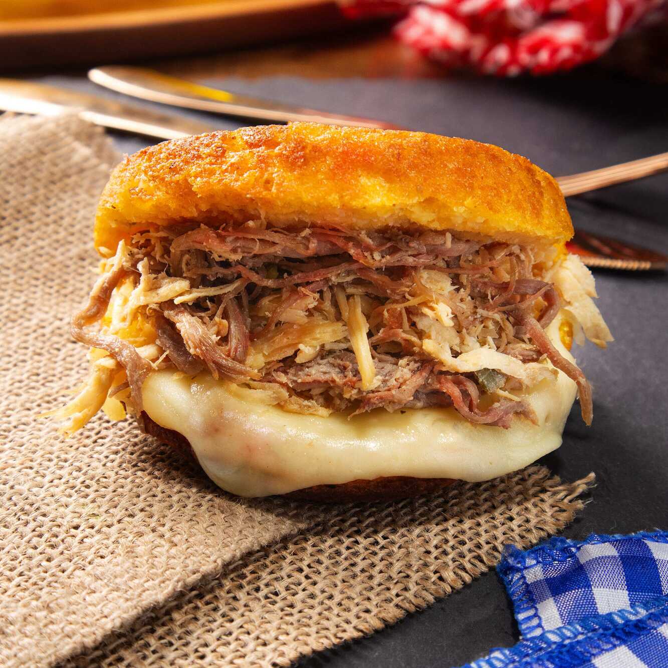 Arepa de Choclo Mixta + Mini Nona