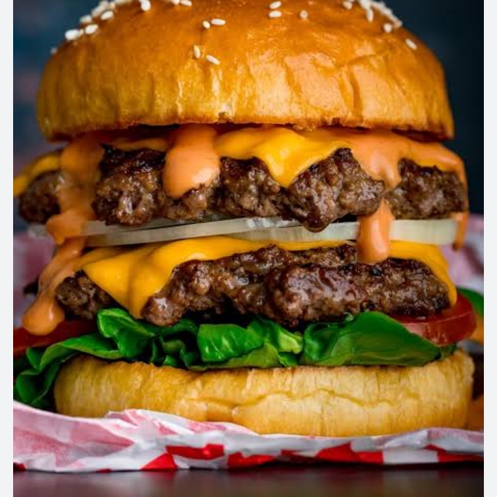 HAMBURGUESA DOBLE + 1 Refresco