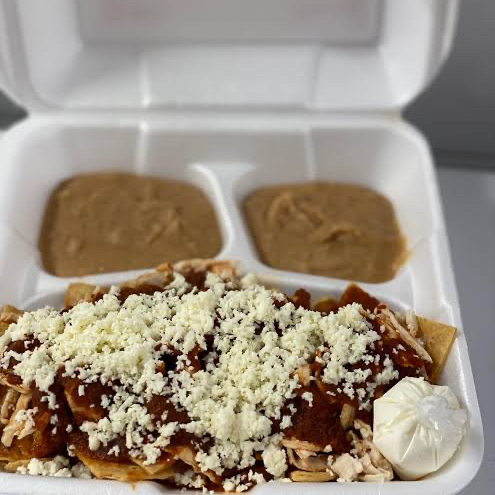 Chilaquiles con pollo (salsa a elegir)