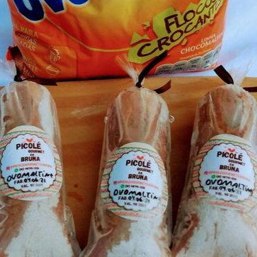 Picolé gourmet artesanal, feito com leite integral, leite condensado e Ovomaltine.