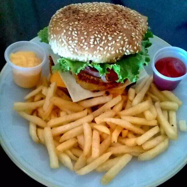 Hamburguesa Hawaiana y Papas