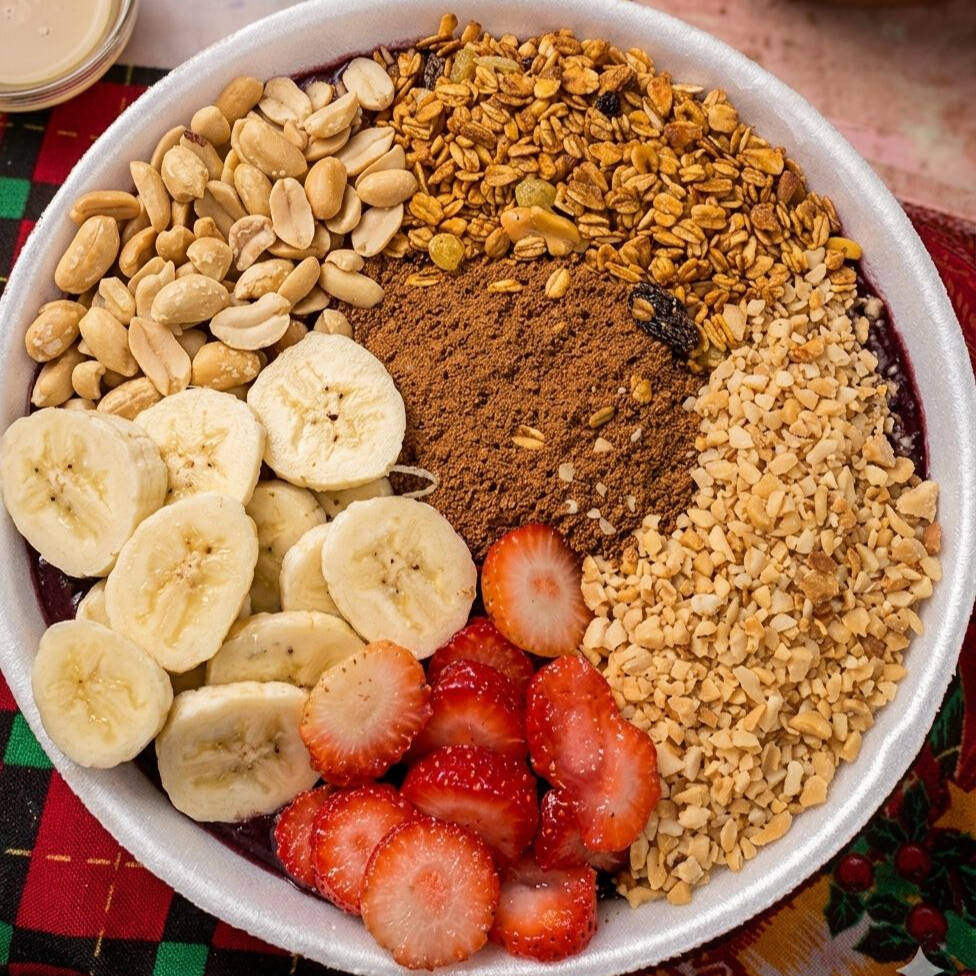 Aproximadamente 200 ml de açaí com uma combinação perfeita de gelato deliciosos vc tem que experimentar essa explosão de sabores