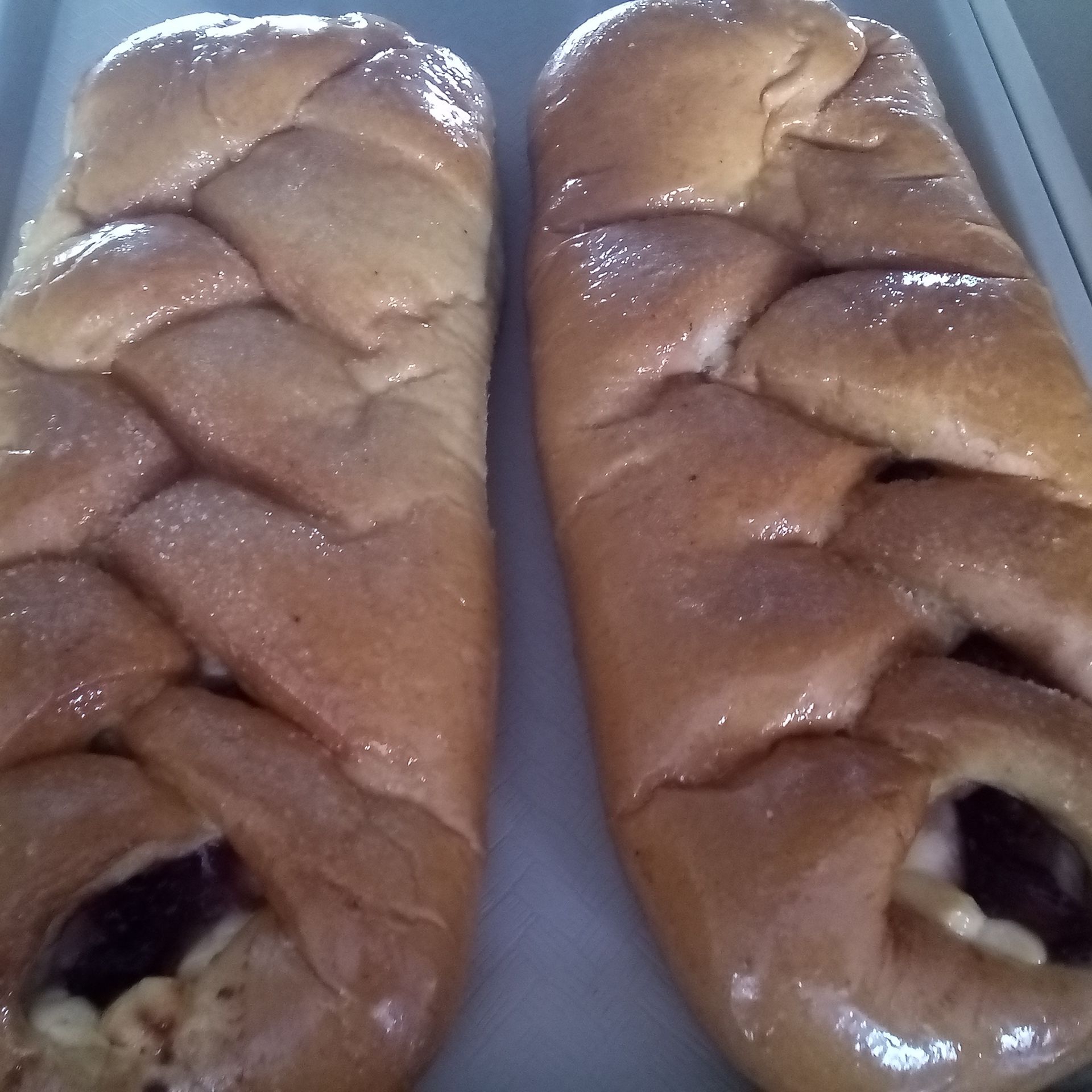 Pan Relleno de Queso crema y mora