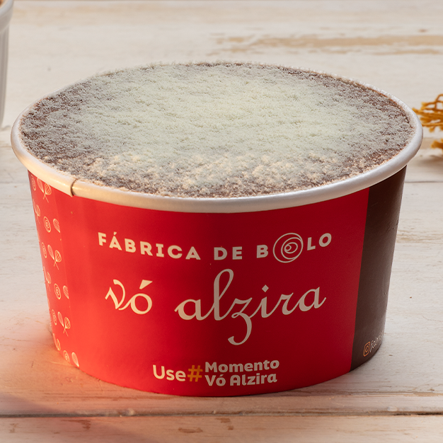 Bolo de Pote caseiro, feito com duas camadas de bolo de leite, com recheio de mousse de leite Ninho  e cobertura deliciosa de creme nutellino, finalizado com leite Ninho polvilhado. Imagem meramente ilustrativa.