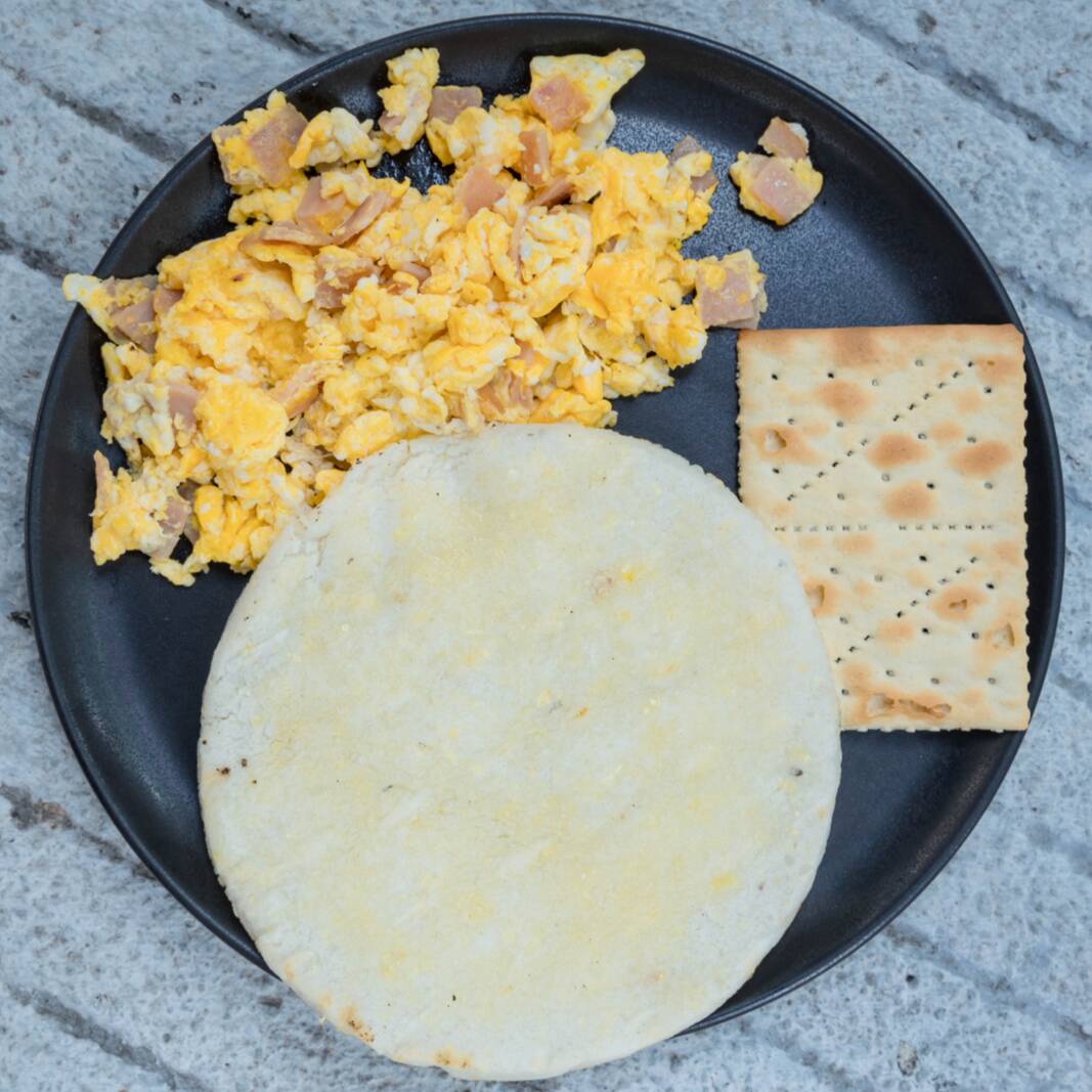 Arepa + Huevos con Jamón
