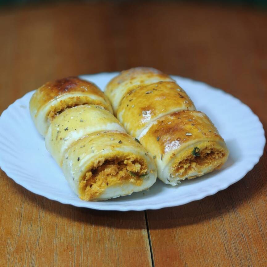 06 unidades de Mini Joelho de Frango, macios e suculentos, preparados com frango de qualidade e temperos especiais.