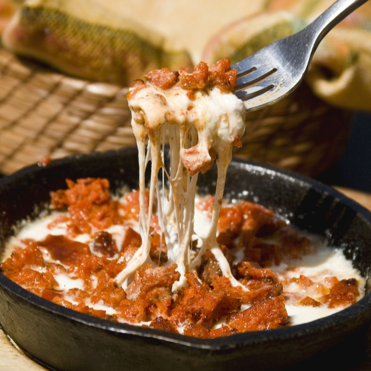 Queso Fundido Chicharrón o Chorizo