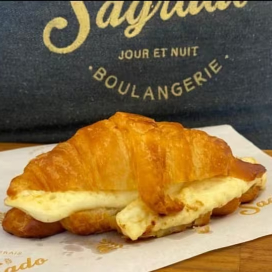 Sanduíche de Queijo Minas Quente, podendo ser nos pães Pão Francês, Croissant, 100% Integral, Multigrãos ou Baguete Francesa