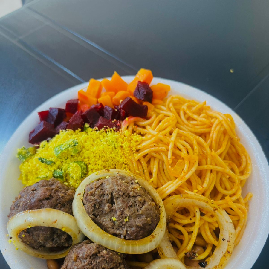 ACOMPANHA ARROZ BRANCO, FEIJAO DE CALDO, LEGUMES OU SALADA, MACARRÃO ESPAGUETE E AS CARNES