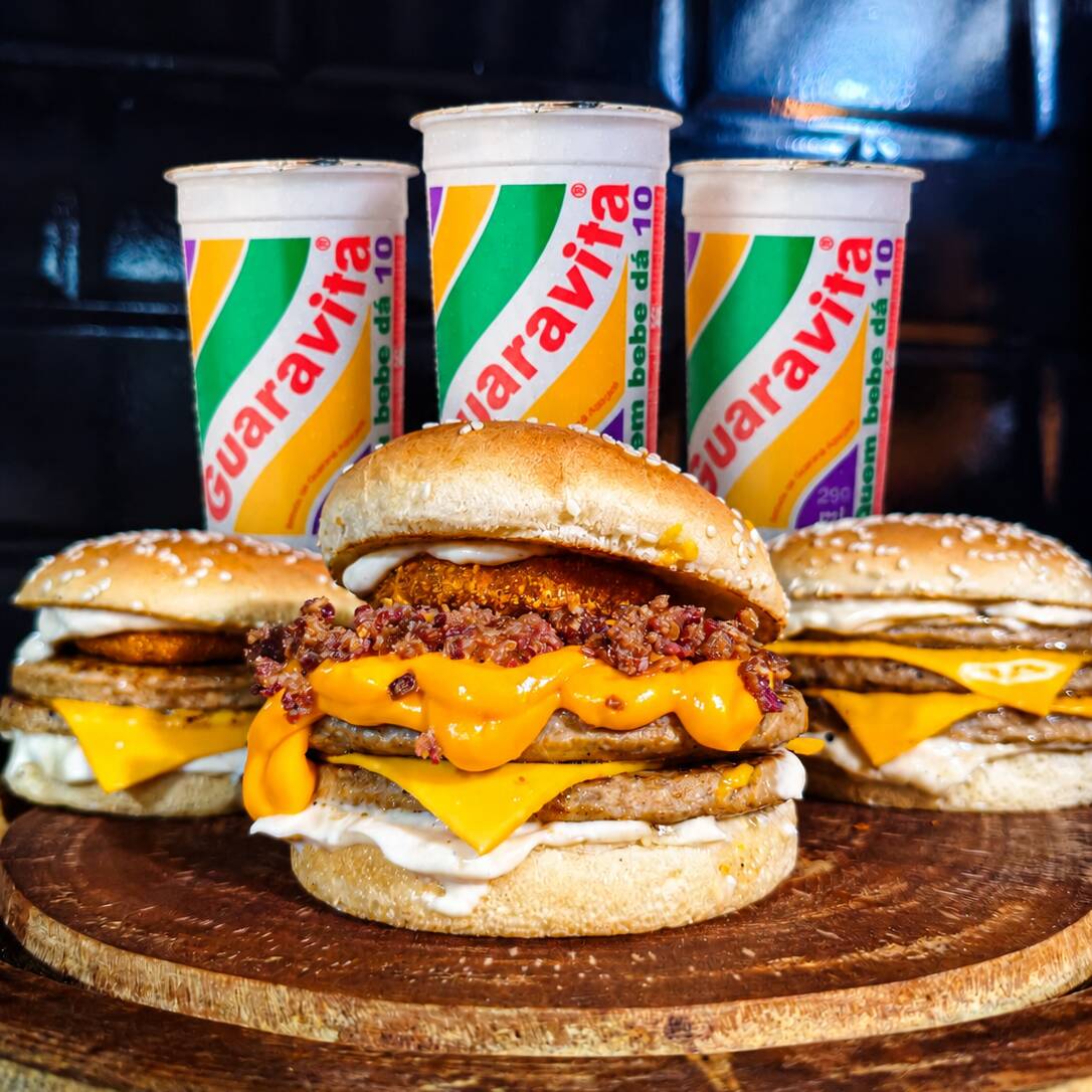 3 burgers de sua escolha.