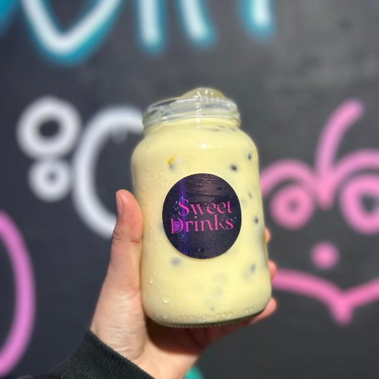 Maracujá, vodka e leite condensado, copo de vidro 600ml.