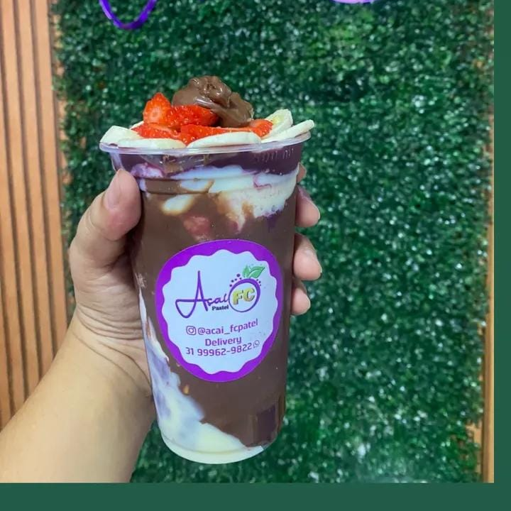 Creme de Açaí , morango banana granola leite em pó leite condensado