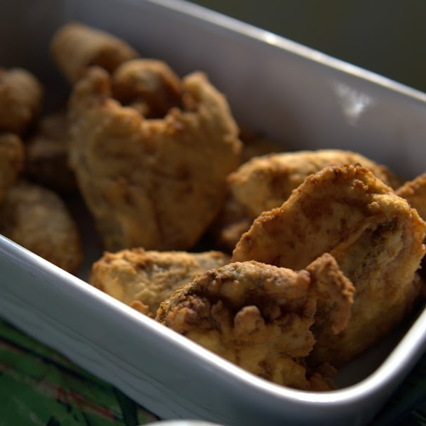 Descubra a maravilha do mar com o nosso prato 'Corvina', uma seleção especial. Essa delícia de 500 gramas é um verdadeiro deleite para os amantes de frutos do mar. Acompanha uma guarnição à sua escolha, que acrescenta um sabor especial ao prato. Sua satisfação é a nossa prioridade e adoraríamos saber o que você pensa sobre nossos pratos