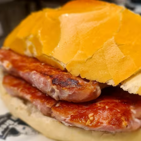 Pão francês e calabresa