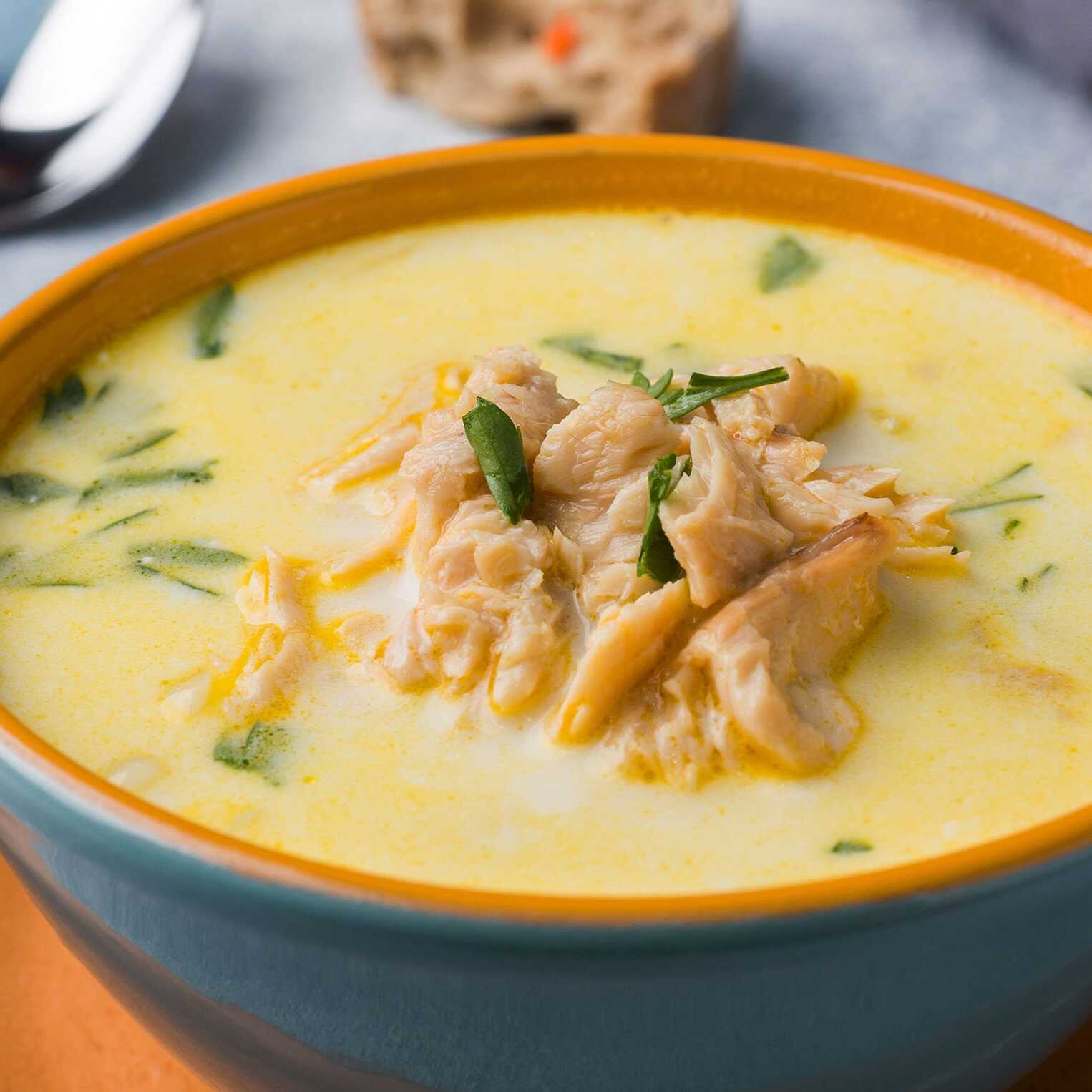 Delicioso creme de mandioquinha com frango e creme de leite. Irresistível e fresquinho.
Acompanha mussarela ralada e torradinha.