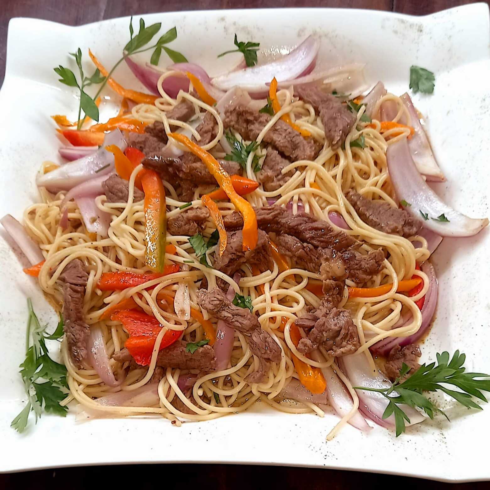 tallarin saltado de carne