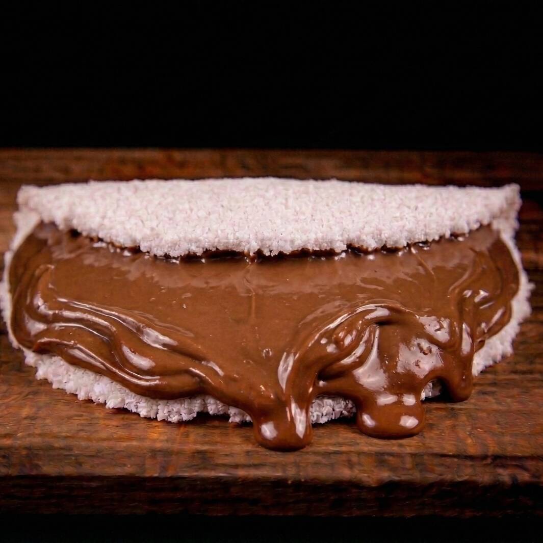 Tapioca recheada com chocolate.