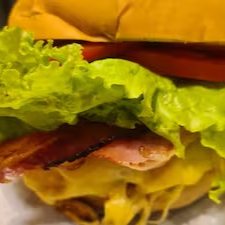 Pão de Hamburguer, hamburguer, queijo,bacon e fritas + coca 350ml