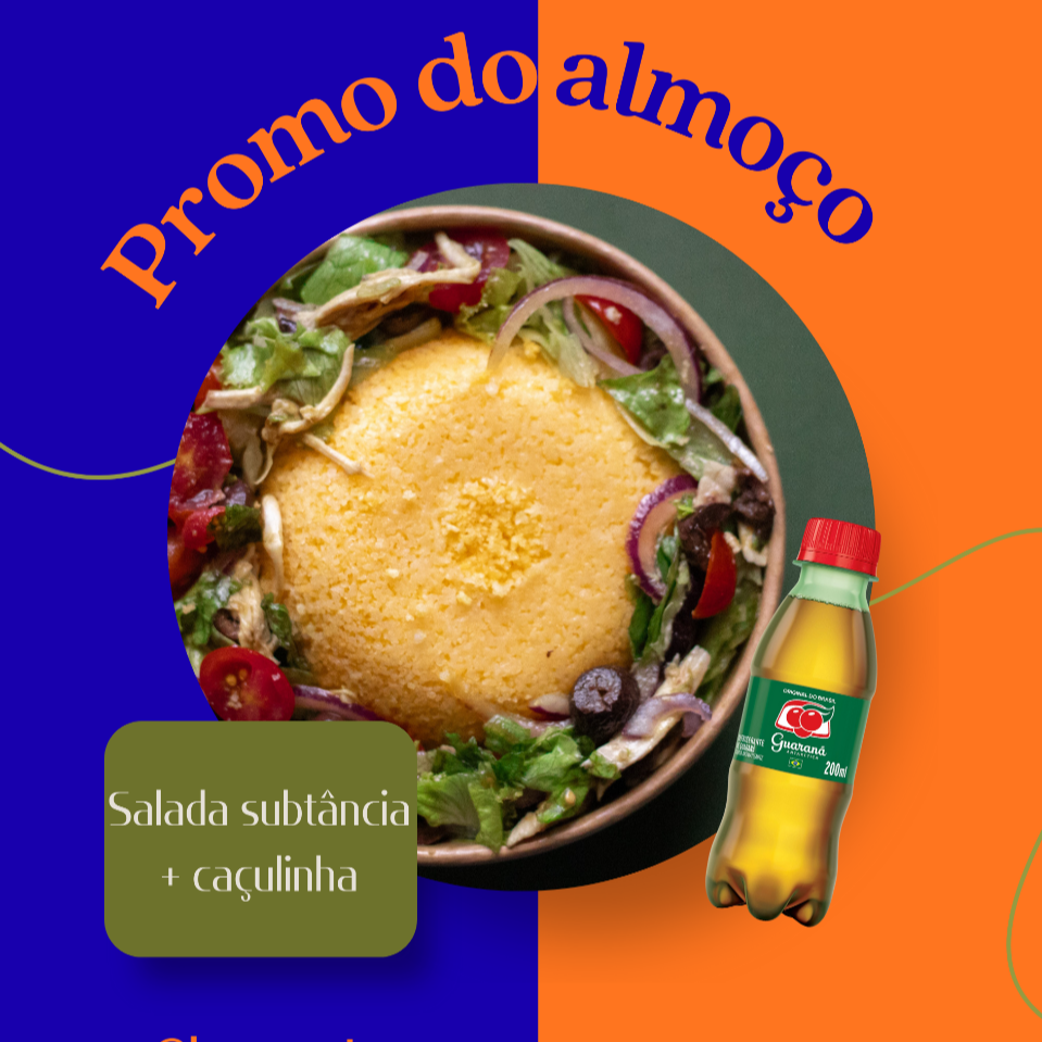 Nossa deliciosa SALADA SUSTÂNCIA (cuscuz quentinho e soltinho, frango desfiado suculento, mix de alfaces, tomate cereja, cebola roxa e azeitona preta) + caçulinha. Que tal?