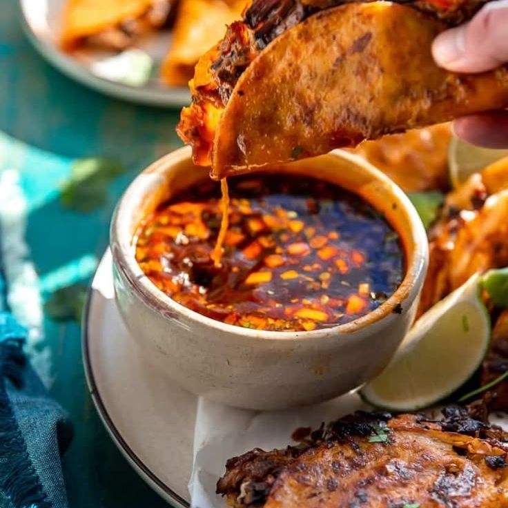 3 Quesabirrias y 1/2 Consome sin Carne