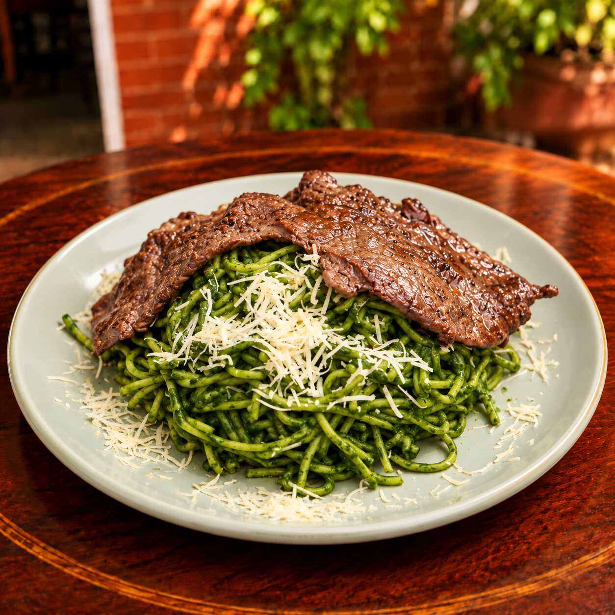 Tallarines verdes con bistec
