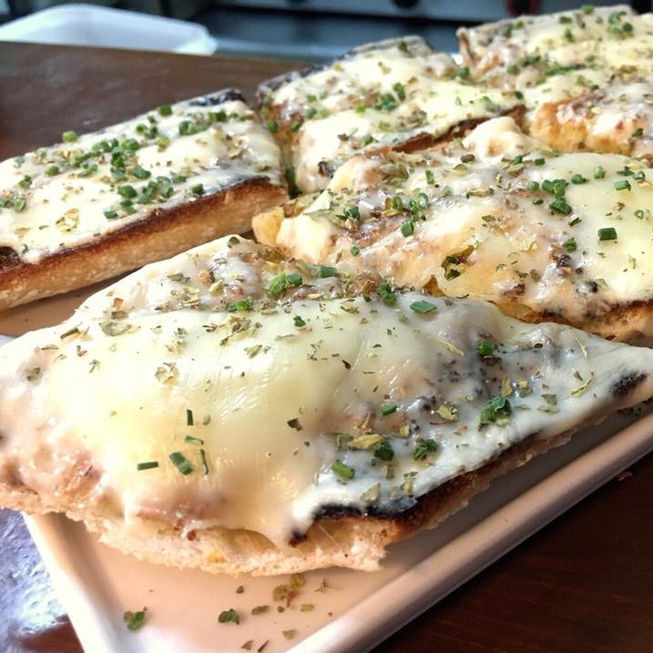 Pan De Ajo Gratinado