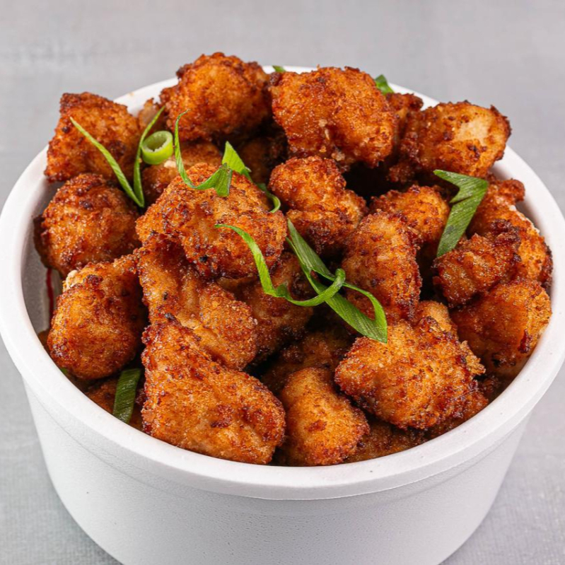 Frango cortado em cubos empanado na panko