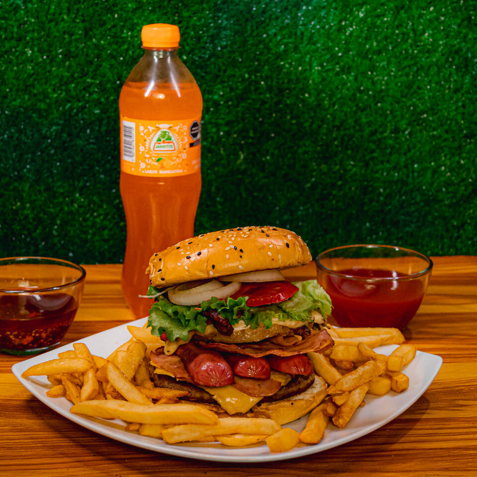BIG MOSTER BURGER DE ARRACHERA (papas y refresco)