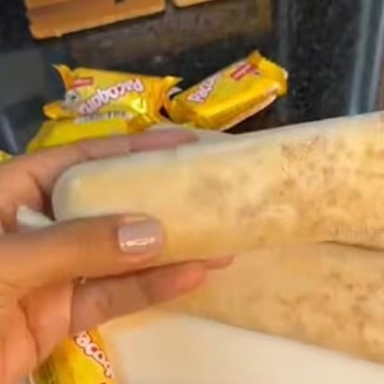 Geladinho Caseiro produzido artesanalmente com Paçoquita. Não contém adição de amido de milho (maisena).