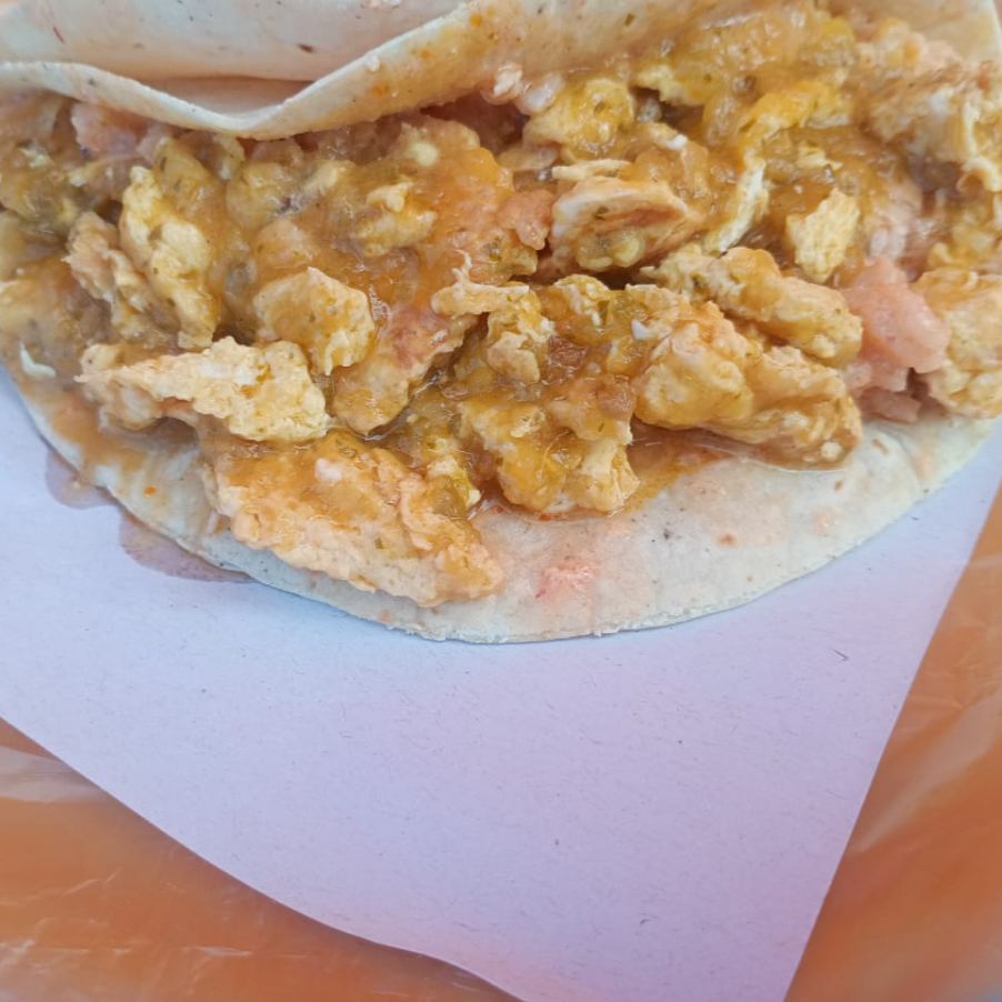 Taco de Huevo en Salsa