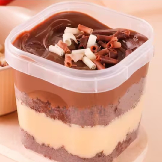 Crema de Ninho com Pedaços de Brownie envolto no delicioso Brigadeiro e Ninho Cremoso da casa.