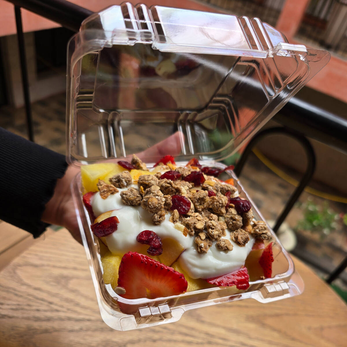 Fruta con yogurth y granola