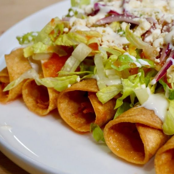 ORDEN DE TACOS DORADOS DE CARNITAS C/6