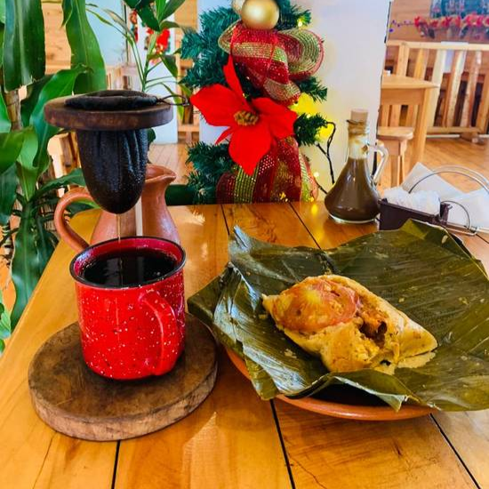 Tamal Navideño con Café