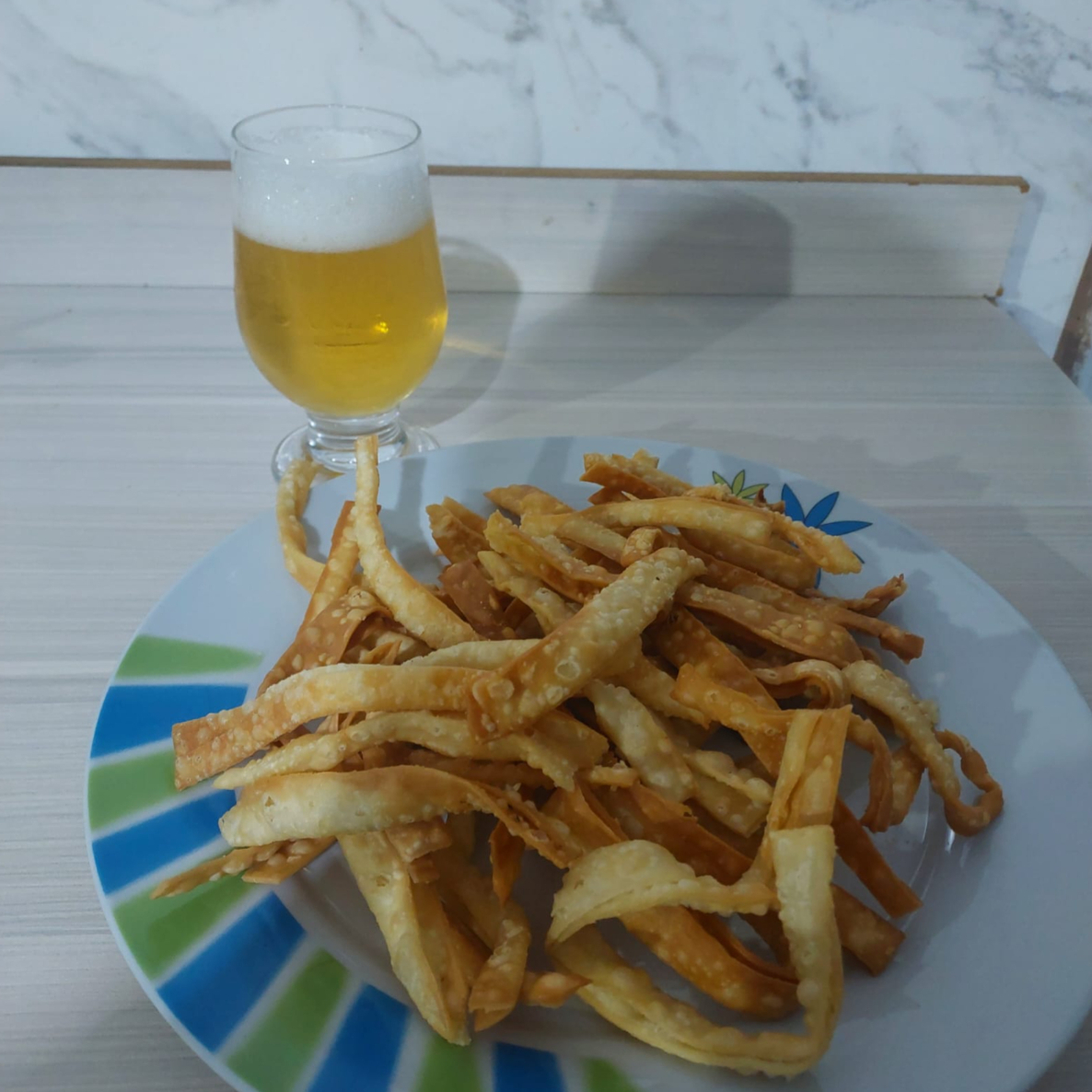 Casquinha de pastel frita ,para petisco um pacotinho para sua hora de lazer