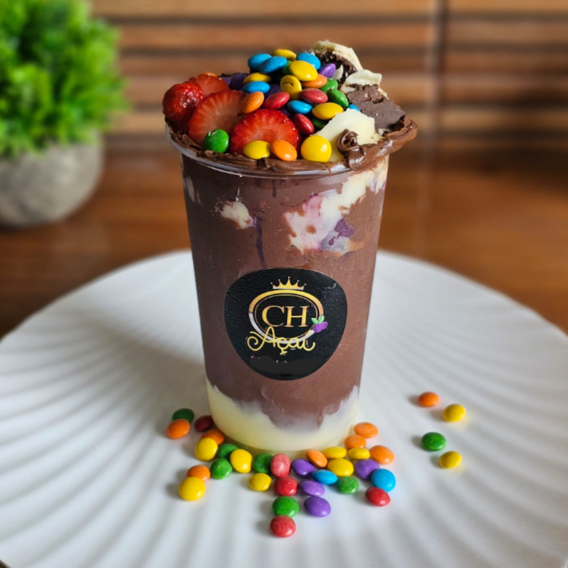 Monte seu Açai Com Mais de 30 opções de Complementos! Monte da Forma e do Gosto que você mais Gosta, com as Opções a Baixo podendo escolher as Frutas e os Doces como desejar.