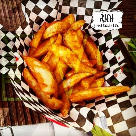 Media Orden de Papas Gajo con Queso Cheddar Extra