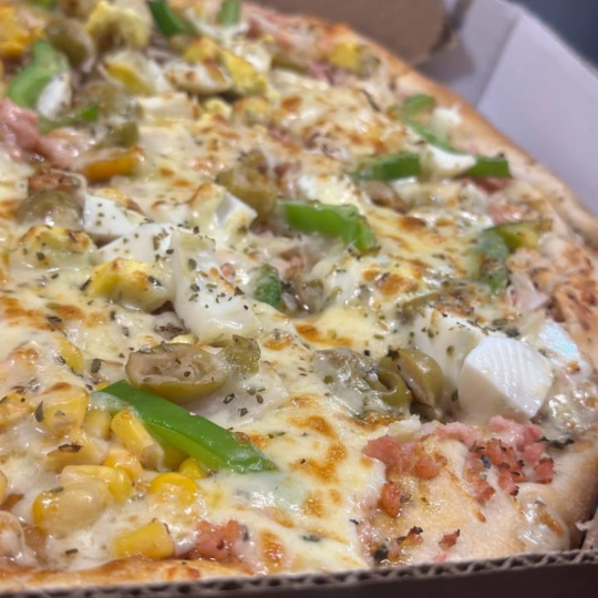 Molho, Mussarela, Calabresa E Orégano, Muito Recheio E Sabor.