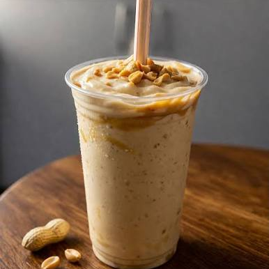 Cremoso, encorpado e cheio de sabor! Nosso Milk Shake de Amendoim é preparado com sorvete de amendoim e leite, batidos na hora para proporcionar uma textura irresistível e um delicioso sabor de amendoim em cada gole.
Ideal para quem é fã de sabores marcantes e quer uma sobremesa gelada que combina cremosidade e muito sabor.
✨ Destaques:
Super cremoso
Feito na hora
Sabor intenso de amendoim
