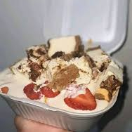 Rebanada Cheesecake Frambuesa con Fresas con Crema