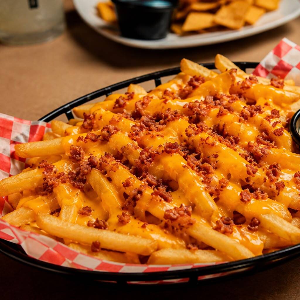 PAPAS CON QUESO Y TOCINO