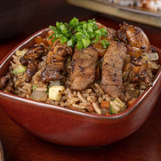 Yakimeshi de puerco
